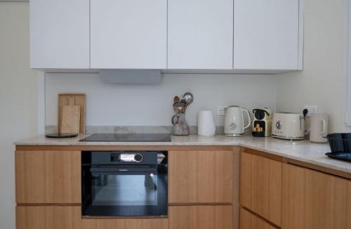 Caucade House | GuestReady - Spacious Comfort with Sunny Garden