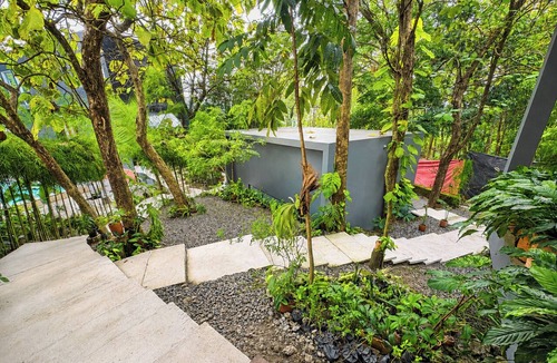 Srimulyo Apartment | Guru Giri Forest Cabin Studio Villa (Include Breakfast)