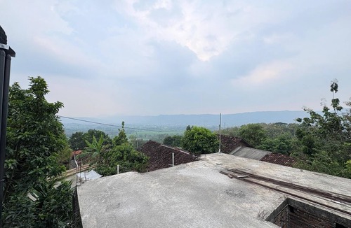 Srimulyo Apartment | Guru Giri Forest Cabin Villa 2BR for 8 Pax (Include Breakfast)
