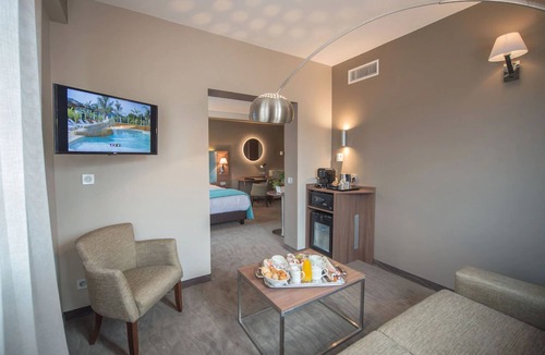 Carros Hotel | Hôtel Lou Castelet