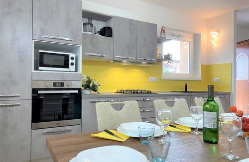Verbania Apartment | HAPPY DAYS large ground floor apartment with garden and parking.