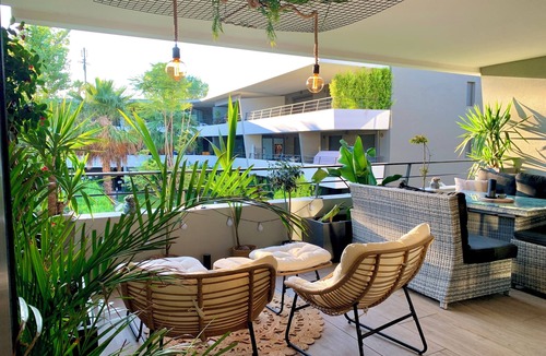Villeneuve Loubet Beach Apartment | Haven of peace with infinity pool overlooking the sea