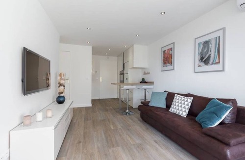 Cannes La Bocca Apartment | Haven of Peace: 1-Br Terrace with Sea View & Pool