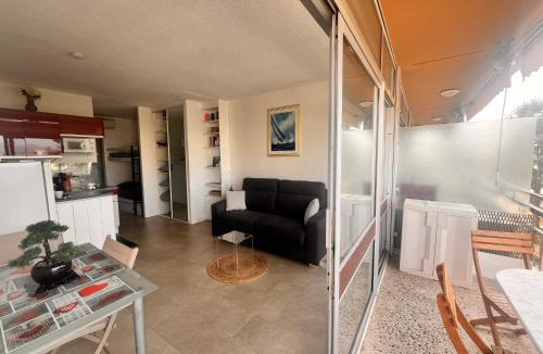 Saint-Laurent-du-Var Apartment | Heliotel Marine Studio 30m2 très lumineux avec terrasse 17m2 au 3eme étage
