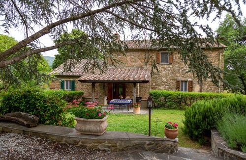 Cortona Villa | Heritage Tuscan Farmhouse with private swimming pool