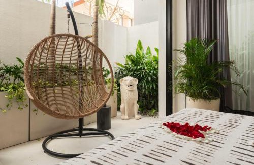 Batu Bolong Villa | Hidden Designer LOFT 3BDR I 750m to the Beach