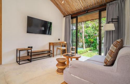 Kutuh Kaja Villa | Hijau by EVDEkimi - Nature Retreat with Large Pool & Gazebo