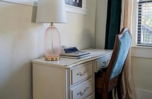 Lake Cherokee Apartment | Historic Orlando Casita Love Apt A with backyard