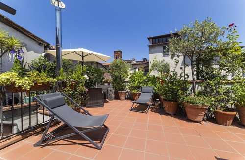Lucca Historical Center Apartment | Historical Center With Large Terrace