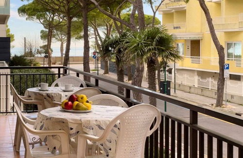 Lignano Sabbiadoro Apartment | Holiday apartment with air conditioning and balcony
