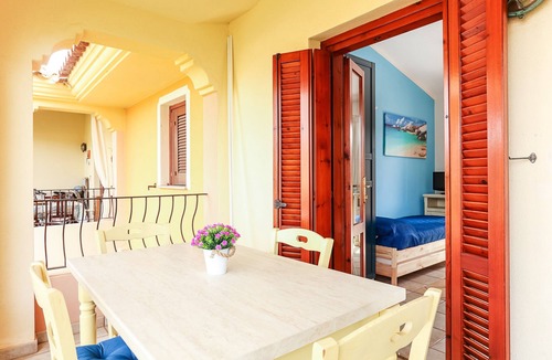 San Teodoro City Centre Apartment | Holiday Apartment "Bilocale Geranium Beach" with Terrace & Air Conditioning