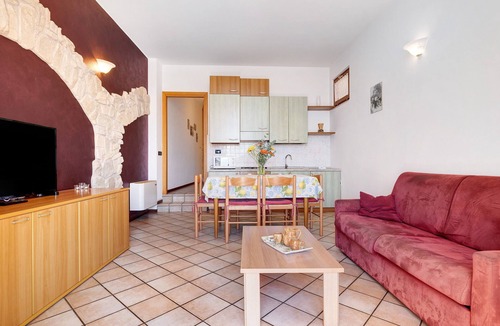 Gardola Apartment | Holiday Apartment 'Rustico Spagnol 1' with Lake View, Pool & Wi-Fi