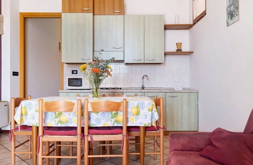 Gardola Apartment | Holiday Apartment 'Rustico Spagnol 1' with Lake View, Pool & Wi-Fi