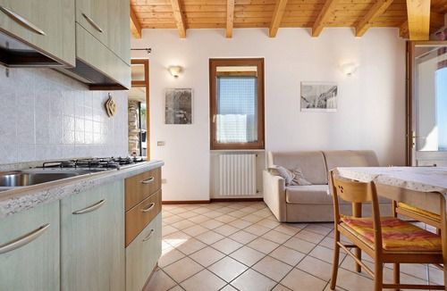 Gardola Apartment | Holiday Apartment 'Rustico Spagnol 2' with Lake View, Pool & Wi-Fi