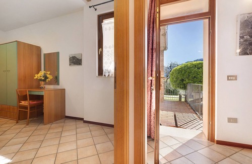 Gardola Apartment | Holiday Apartment 'Rustico Spagnol 2' with Lake View, Pool & Wi-Fi