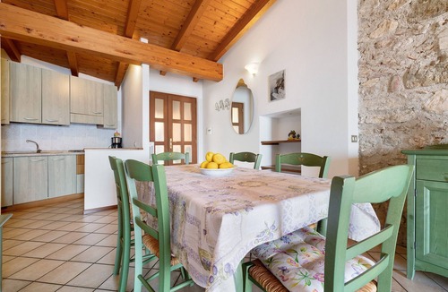 Gardola Apartment | Holiday Apartment 'Rustico Spagnol 4' with Lake View, Pool & Wi-Fi