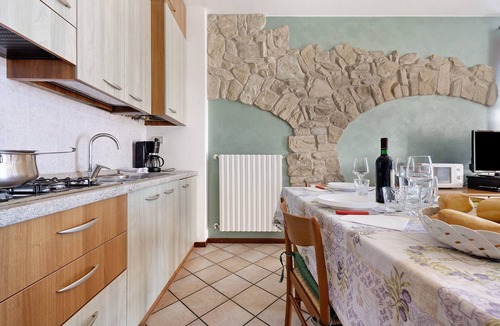 Gardola Apartment | Holiday Apartment 'Rustico Spagnol 3' with Lake View, Pool & Wi-Fi