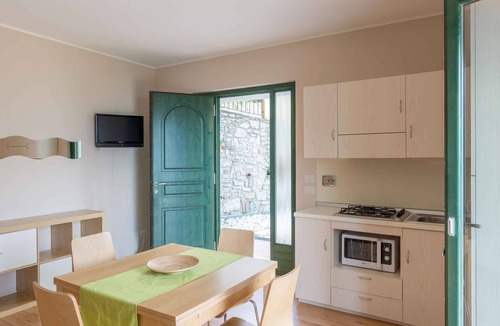 Tremosine Apartment | Holiday apartment with lake view and hot tub
