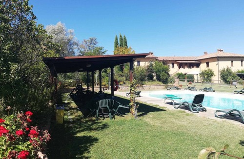Asciano Apartment | Holiday flat with pool and valley view