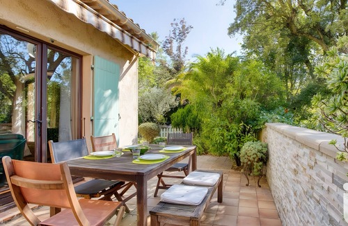 Les Adrets-de-l'Esterel House | Holiday Home 'Esterel' with Mountain View, Wi-Fi and Air Conditioning