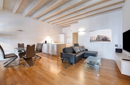 Polpenazze del Garda House | Holiday Home 'Palazzo Archi 2A' with Pool & Wi-Fi