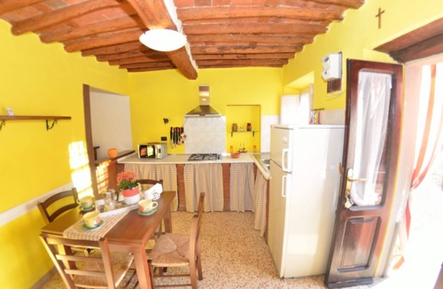 Lucca House | Holiday home between Lucca and the Versilia, WiFi, private pool