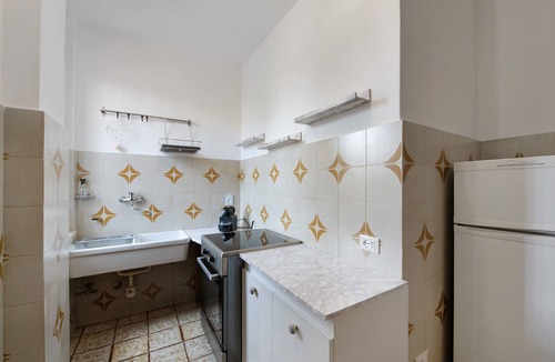 Manerba del Garda House | Holiday Home 'Casa Bellini' with Private Garden, Wi-Fi and Air Conditioning