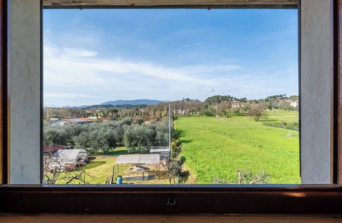 Montecarlo House | Holiday Home 'Casa Di Nonna Tosca Montecarlo' with Mountain View, Wi-Fi and Air Conditioning