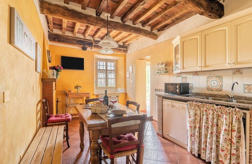 Villabuona House | Holiday Home 'Casa Di Laino' with Private Terrace, Wi-Fi and Air Conditioning
