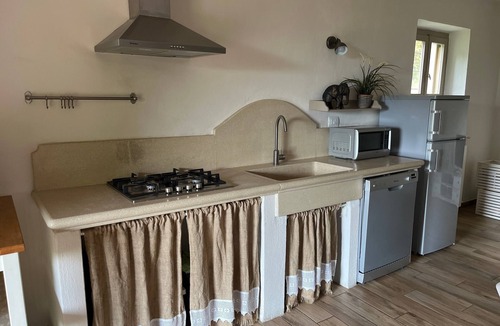 Buti House | Holiday Home 'Casa Di Meo' with Shared Pool, Wi-Fi and Air Conditioning