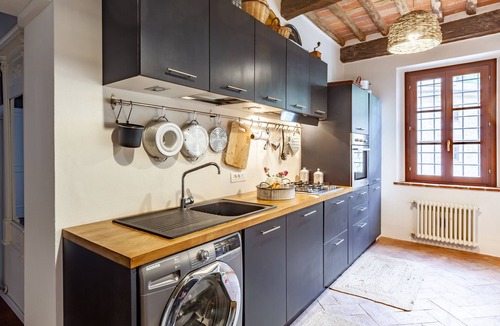 Nocchi House | Holiday Home 'Casa Laudomia' with Mountain View, Wi-Fi and Air Conditioning