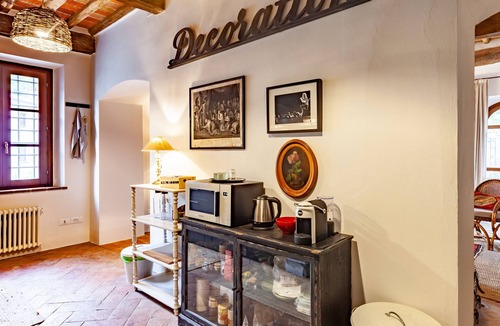 Nocchi House | Holiday Home 'Casa Laudomia' with Mountain View, Wi-Fi and Air Conditioning