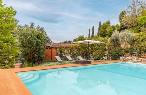 Nocchi House | Holiday Home 'Casa Laudomia' with Mountain View, Wi-Fi and Air Conditioning