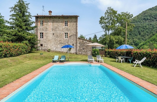 Convalle House | Holiday Home "Casa Paola" with Mountain View and Private Pool