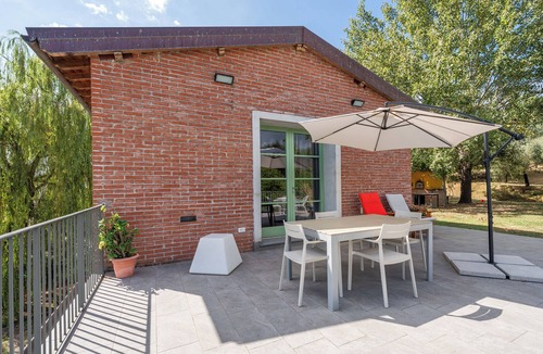 Colle di Compito House | Holiday Home 'Dulù - Luminoso Spazio' with Shared Garden, Balcony and Wi-Fi