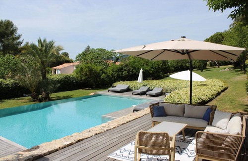 Bagnols-en-Foret House | Holiday home in Bagnols-en-Forêt with pool