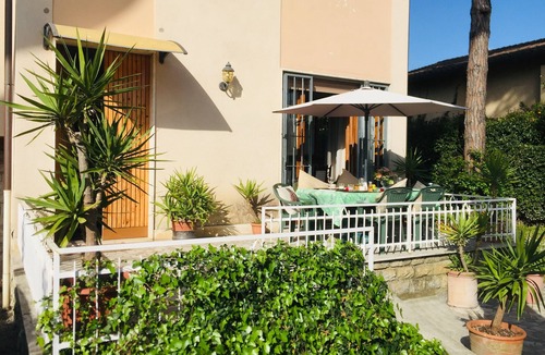 Marina di Pietrasanta House | Holiday Home House with garden close to the sea