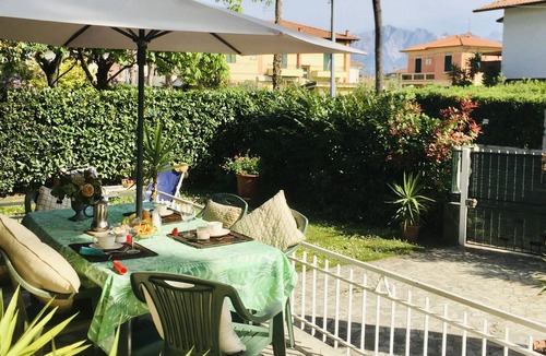 Marina di Pietrasanta House | Holiday Home House with garden close to the sea