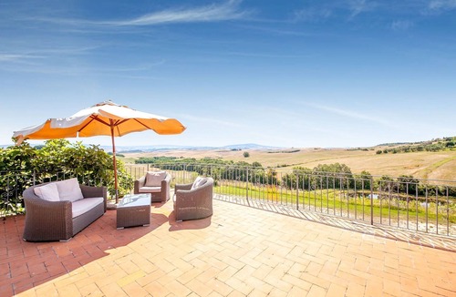Lajatico House | Holiday Home in Orciatico with Pool & BBQ