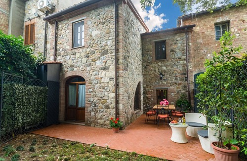 Orciatico House | Holiday Home in Tuscany with Pool