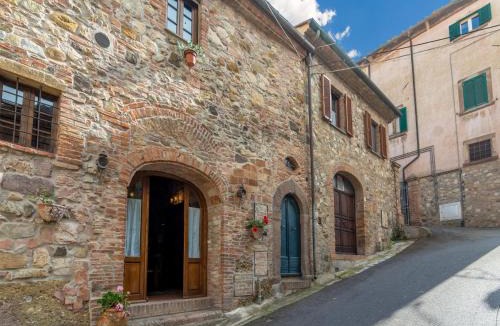Orciatico House | Holiday Home in Tuscany with Pool