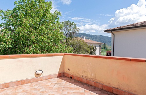 San Martino a Ulmiano House | Holiday Home 'Villa Regno di Toscana' with Private Terrace and Balcony