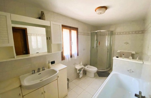 Borgo a Mozzano House | Holiday Home 'La Casa del Mike' with Private Terrace and Private Garden