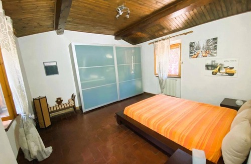 Borgo a Mozzano House | Holiday Home 'La Casa del Mike' with Private Terrace and Private Garden