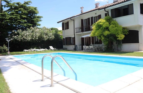 Mattarana House | Holiday home with terrace and pool