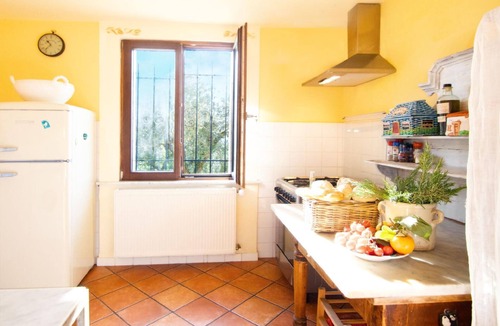 Podenzana House | Holiday house Montedivalli for 1 - 5 persons with 3 bedrooms - Holiday home