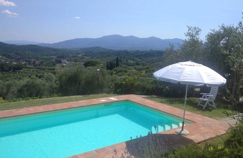 Capannori House | holiday House "Poggio della Civetta"