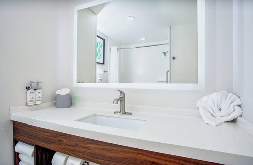 Southwest Orlando Hotel | Holiday Inn Express & Suites, International Drive by IHG