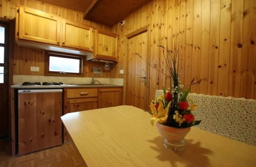 Viareggio Ski Chalet | Holzbungalow für 4 Personen im Campingplatz