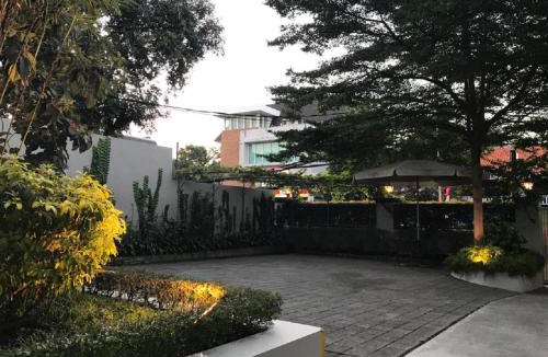 Grogol Utara House | Home 899 Patal Senayan